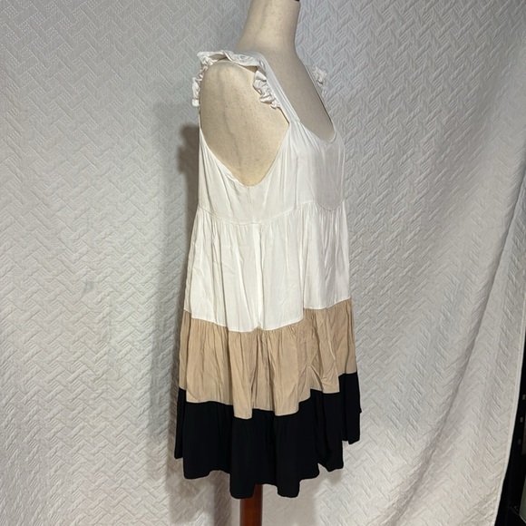 Dress Large Pit To Pit 20” Collar to Hem 26” Shoulder  to Hem 32” - Picture 2 of 4